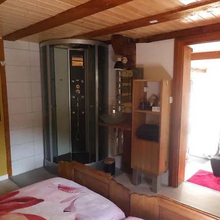 Au Calme A Vue Jardin, Parking & Wi-fi Gratuit * Murbach