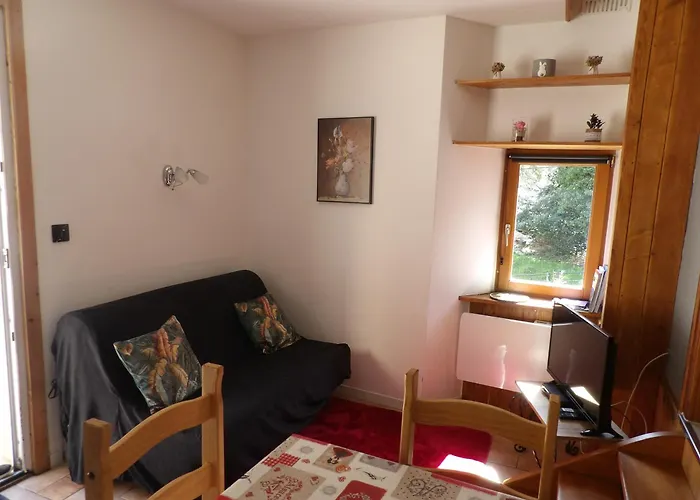 Au Calme A Vue Jardin, Parking & Wi-fi Gratuit *